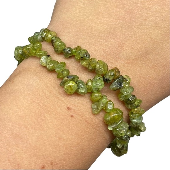 Peridot Gemstone Chips Beaded Stretch Bracelet Stone Boho Beads Green - Picture 4 of 4